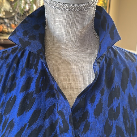 CHICO’S Blue & Black Leopard Print Women's Top / Blouse Sz L (Chico’s 2) - Picture 3 of 15
